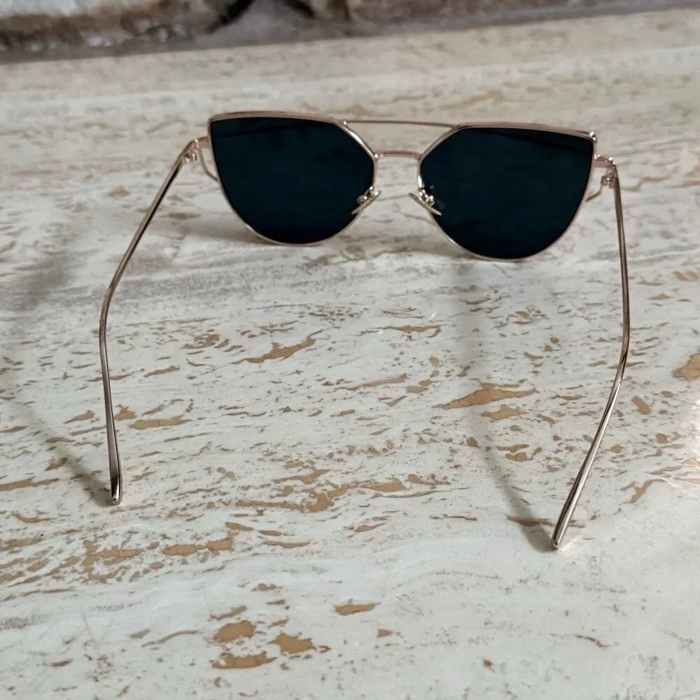 Rose gold wire frame cat eye aviator sunglasses with reflective pink lenses.